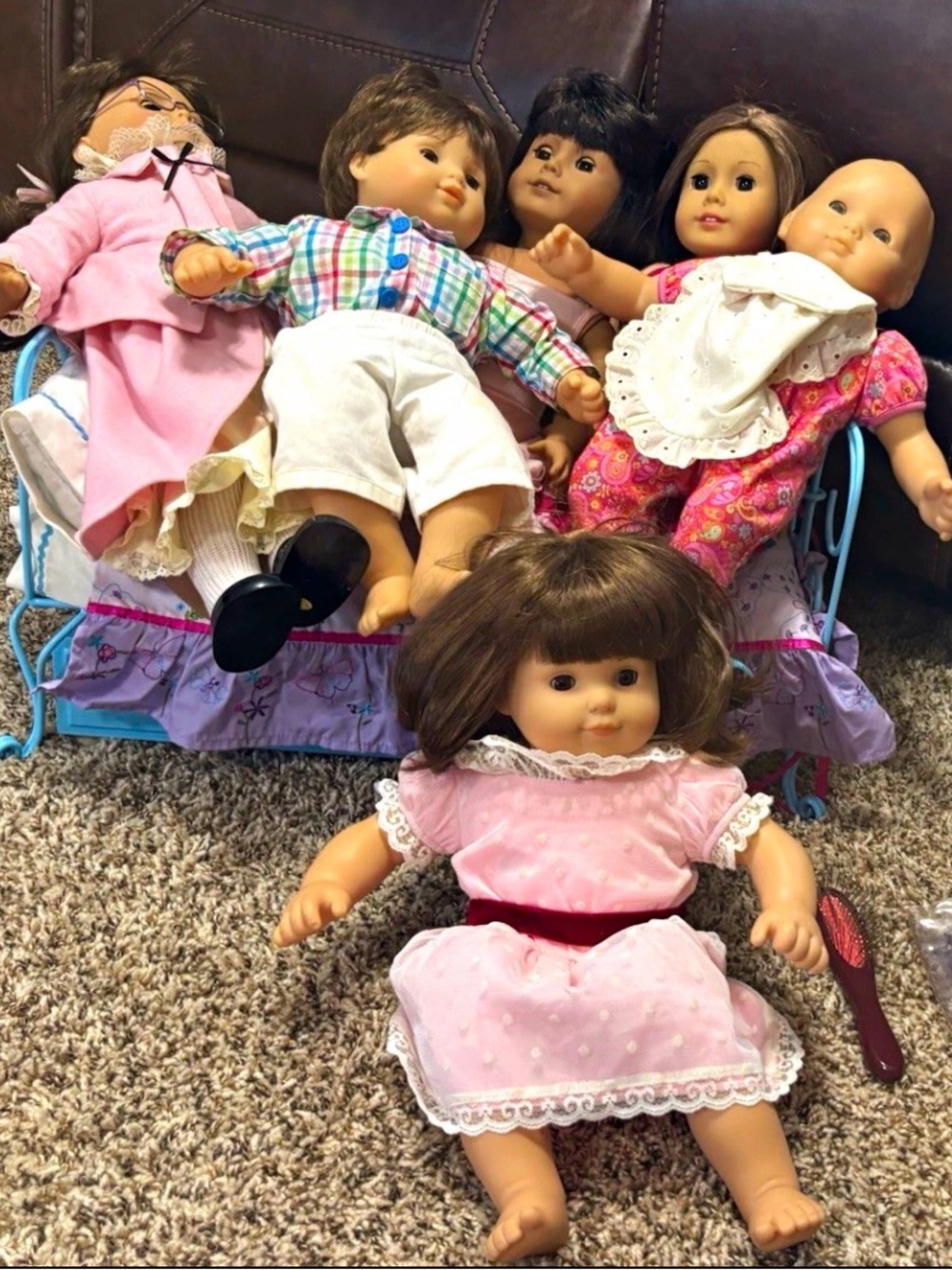 Lot of six vintage American girl dolls from 90s and early 2000s plus trundle bed